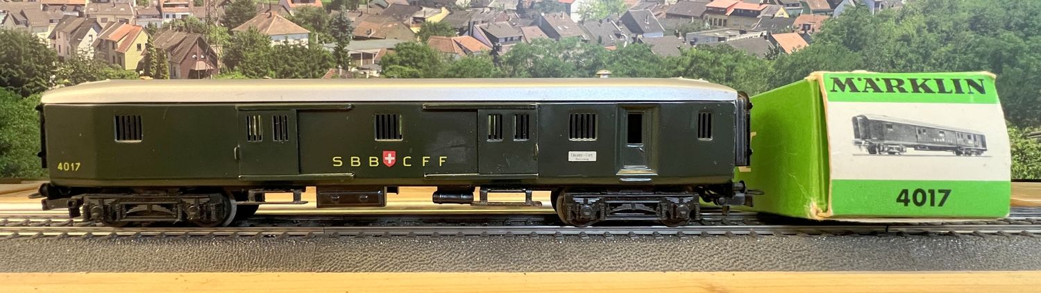 PF Märklin 4017 Furgoneta de equipaje SBB con 4 puertas practicables - usado PF Märklin 4017 Furgoneta de equipaje SBB con 4 puertas practicables - usado