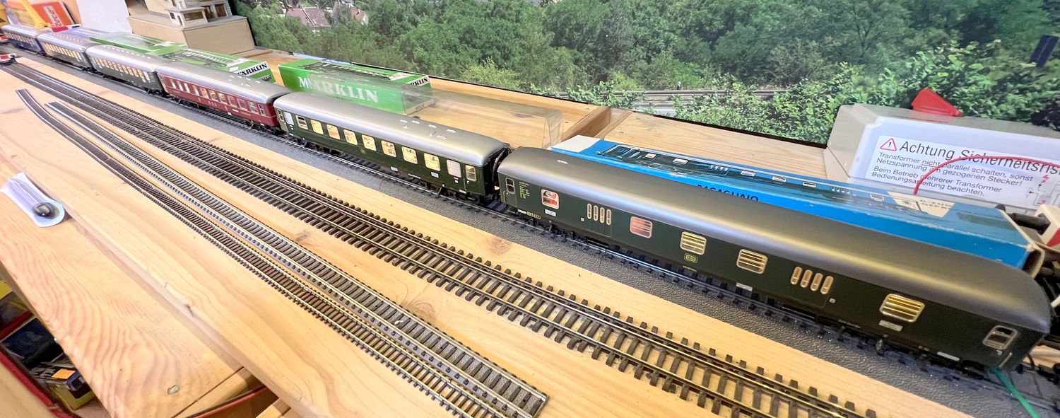 PF Märklin 4051 + 00796-02 + 00766-02 + 4024 + 4023 + 4026 - usado con luz PF Märklin 4051 + 00796-02 + 00766-02 + 4024 + 4023 + 4026 - usado con luz
