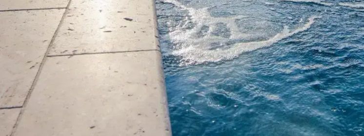 bordi piscina in travertino