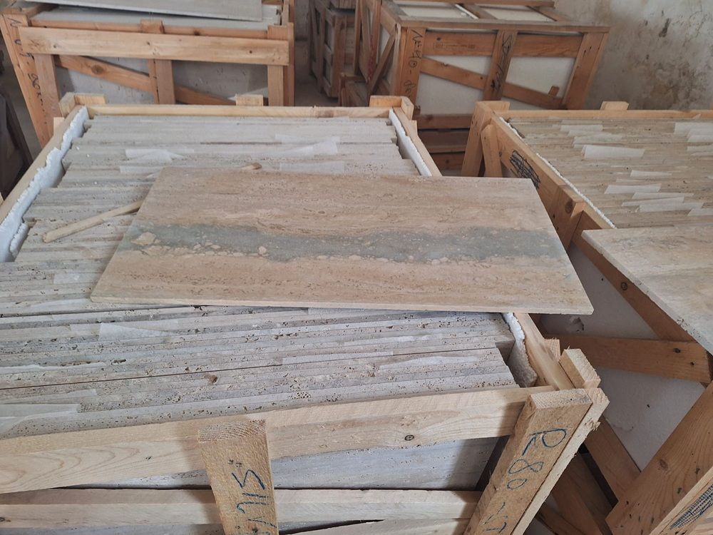 travertino tipo noce 40x80x1.3cm, stuccato e levigato, disp. 100 mq