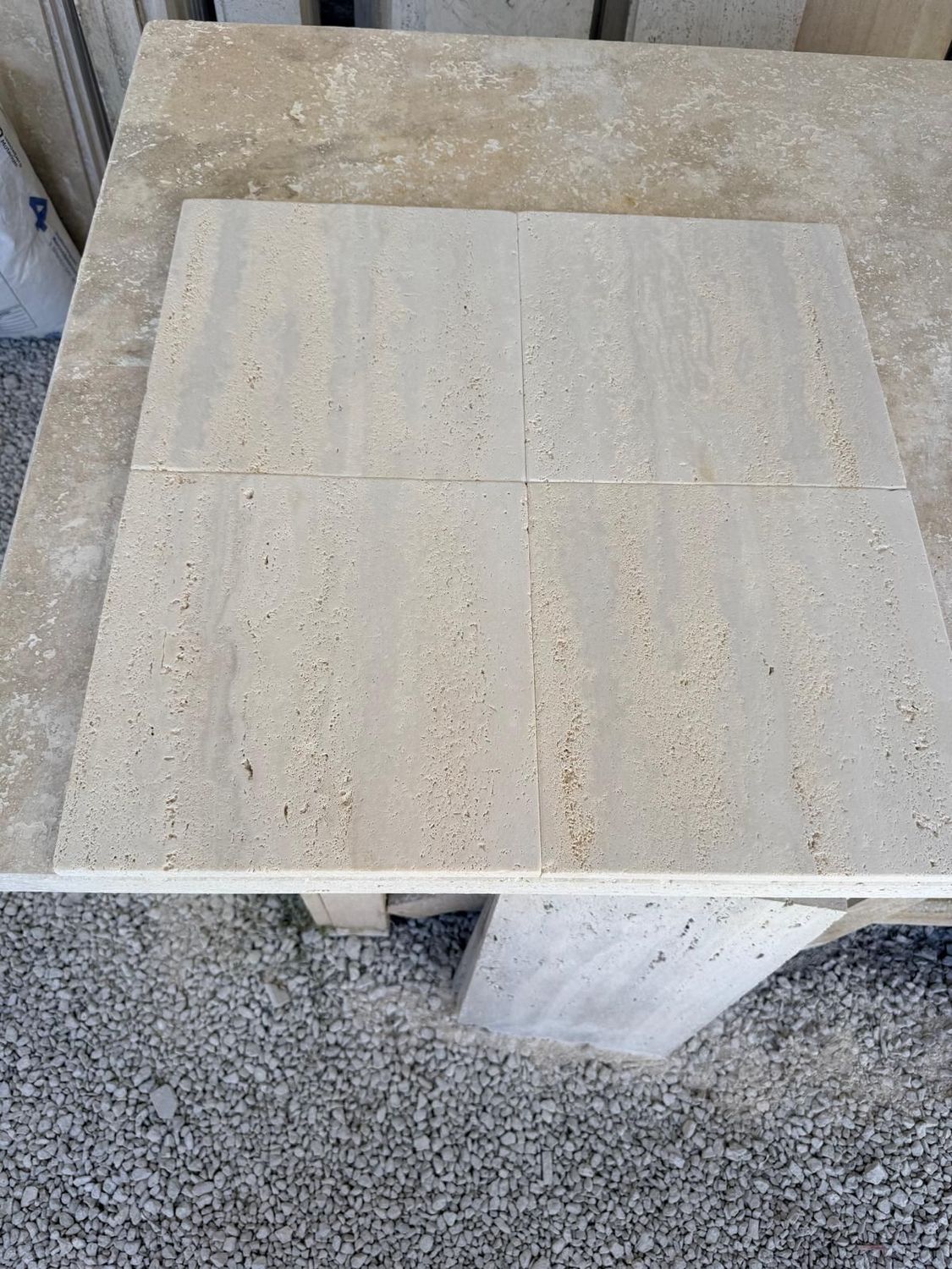 piastrella travertino classico stock 30x30 grezzo controfalda piastrella travertino classico stock 30x30 grezzo controfalda