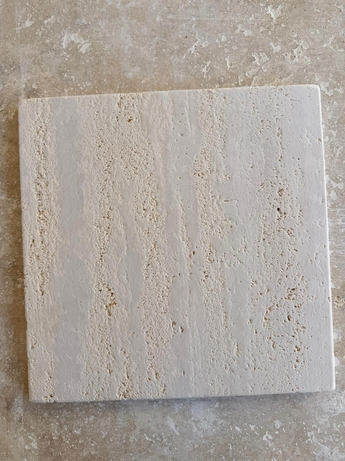 piastrella travertino classico stock 30x30 grezzo controfalda