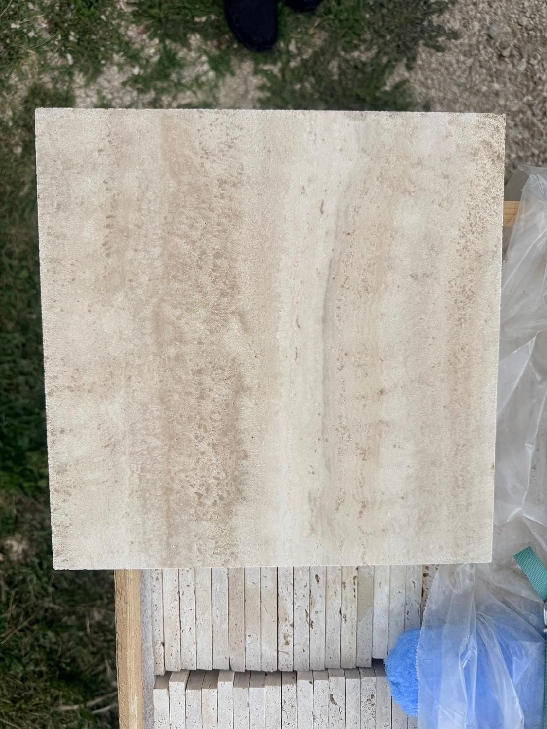 piastrella travertino classico 60x60 stuccato spazzolato controfalda