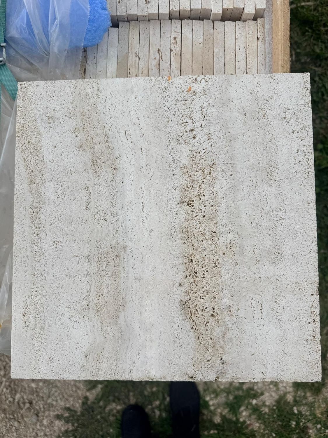 piastrella travertino classico 60x60 grezzo filo sega controfalda