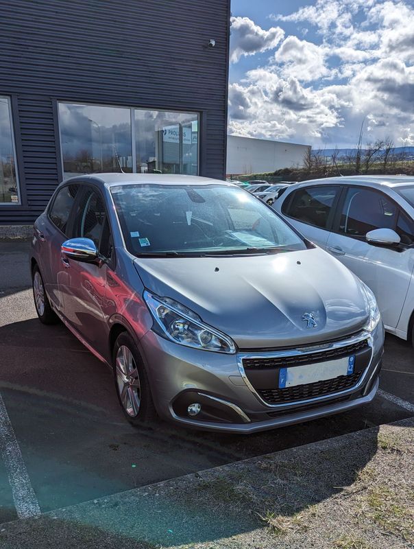 PEUGEOT 208 1.2 82 CV SIGNATURE