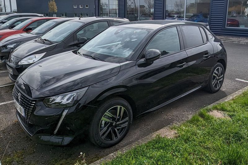 PEUGEOT 208 II ALLURE PACK 1.2 100CV S&S EAT8 PEUGEOT 208 II ALLURE PACK 1.2 100CV S&S EAT8