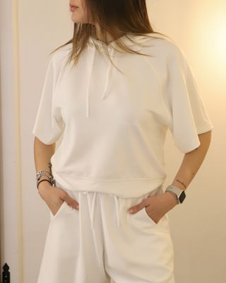Felpa cappuccio mezza manica in modal • Off white HINNOMINATE