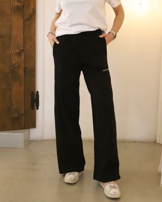 Pantalone in felpa dritto con nervature e cinto incrociato • Nero HINNOMINATE