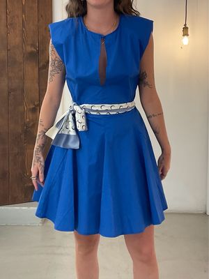 Abito con cintura foulard