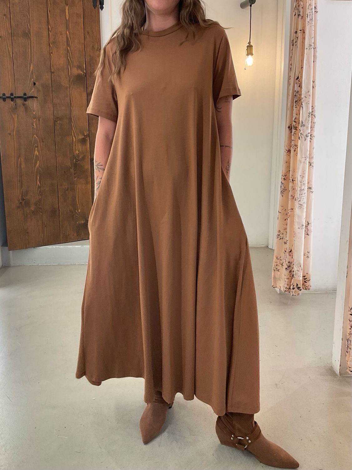 Vestito lungo morbido con tasche