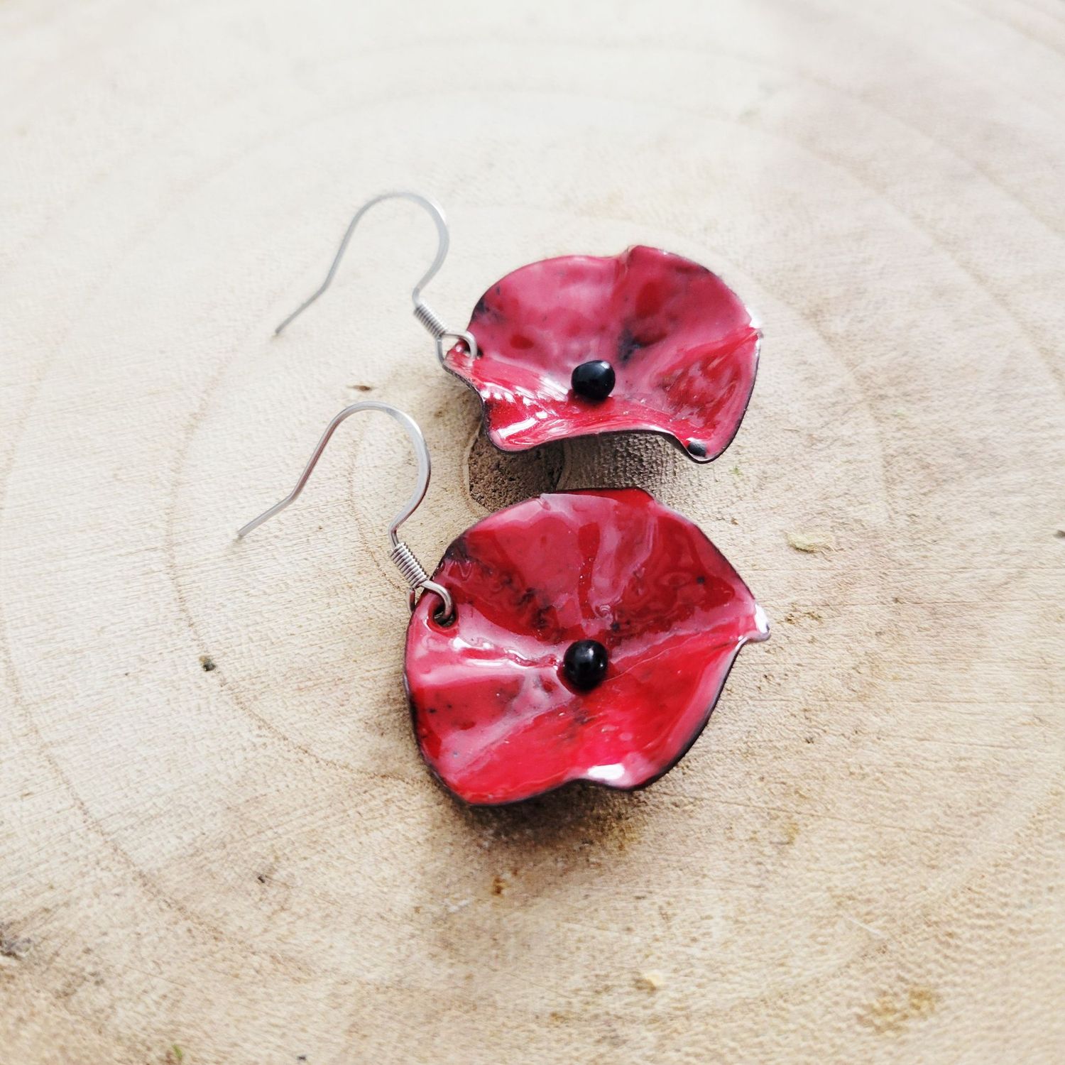 Boucles d'oreilles moyen coquelicot rouge en cuivre émaillé