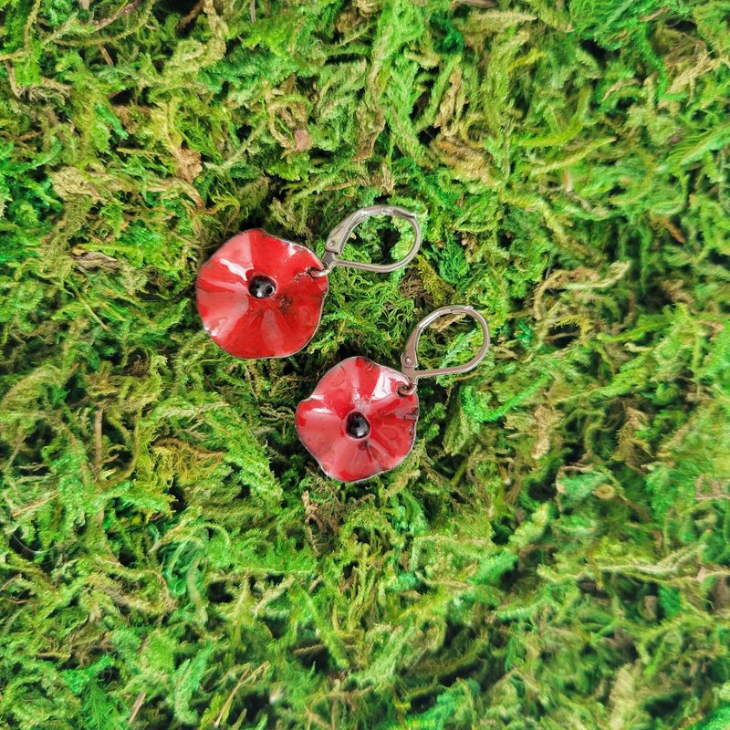 Boucles d'oreilles dormeuses rondes coquelicot rouge en cuivre émaillé