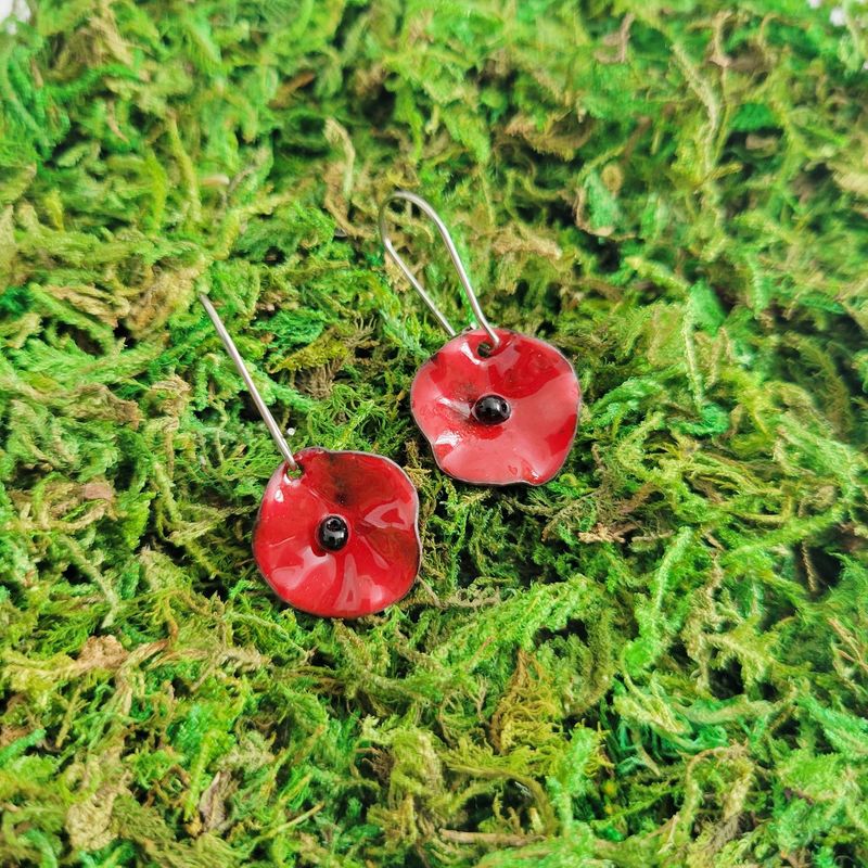 Boucles d'oreilles dormeuses courtes coquelicot rouge en cuivre émaillé