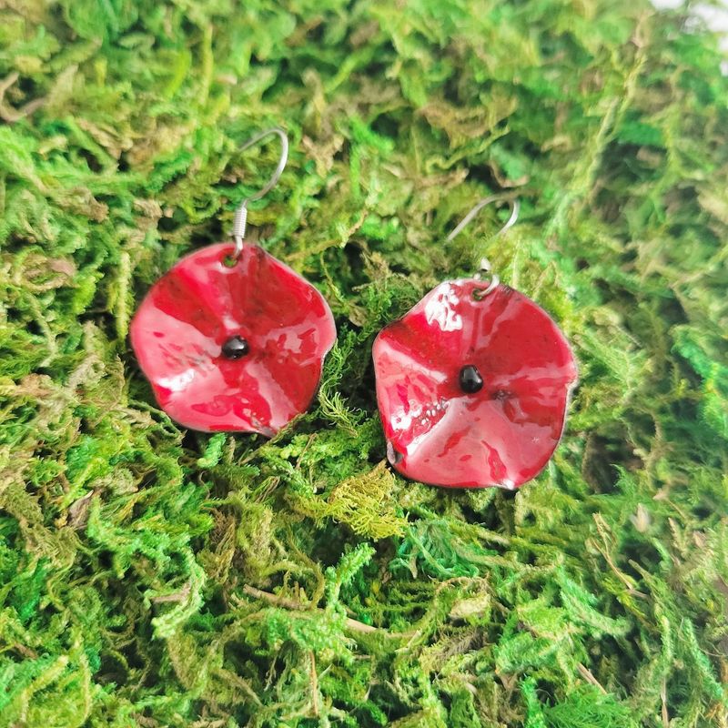 Boucles d'oreilles moyen coquelicot rouge en cuivre émaillé