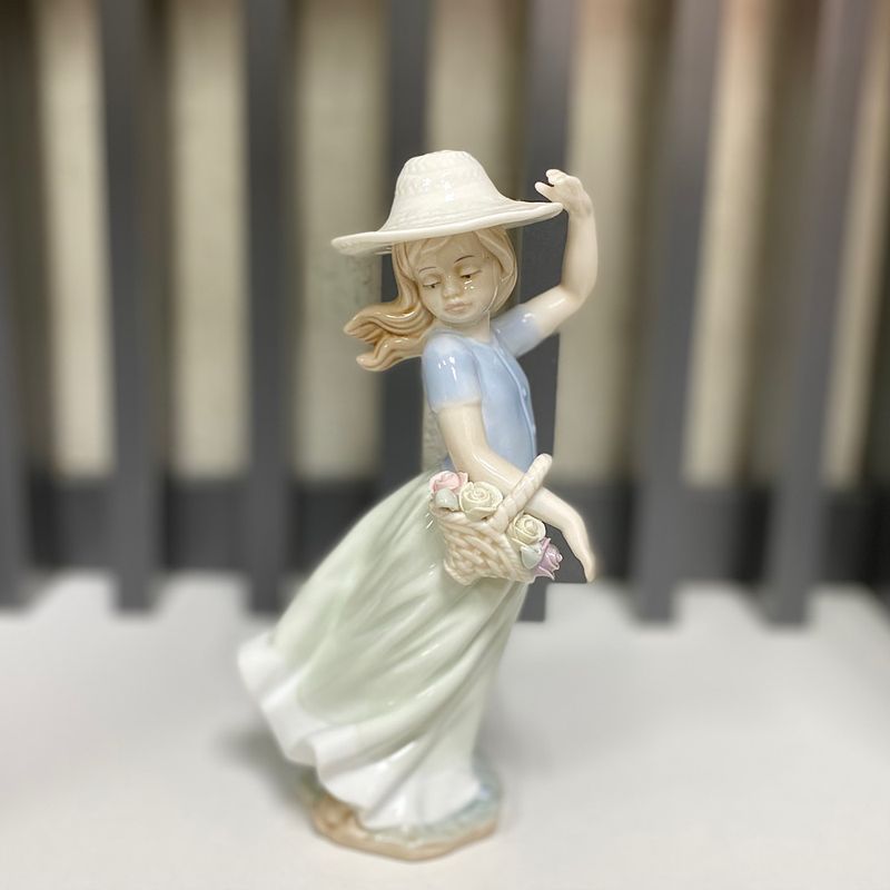 Ceramic figurine &quot;Girl with a basket&quot;