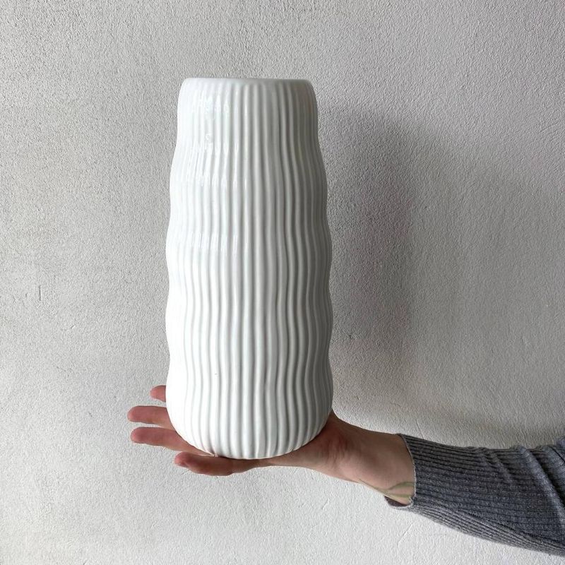 Vase relief white