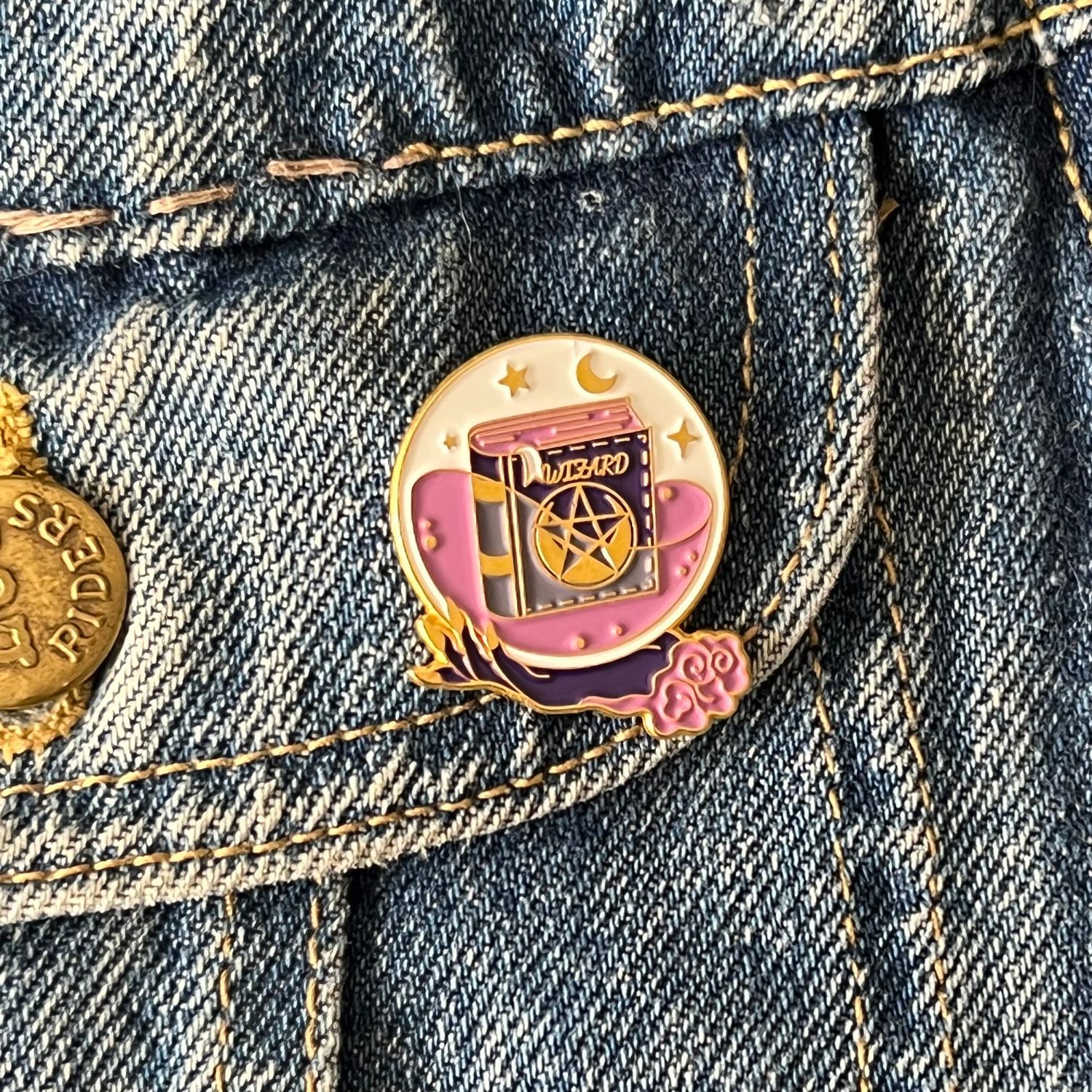 Wizard Spell Book Enamel Pin, SKU Pins-161, UPC 700317123255