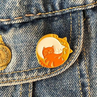 Cuddly Cats Enamel Pin, SKU Pins-160, UPC 700317123248