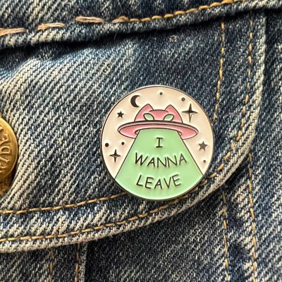 I Wanna Leave Cat UFO Enamel Pin, SKU XZ4398-119, UPC 6016012685672