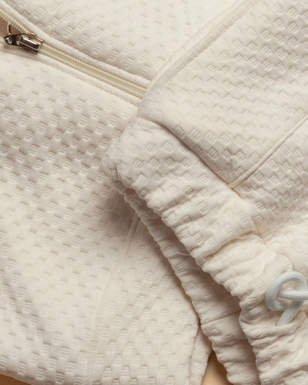 Jogging con Cappuccio per Bambina – Un Nido di Morbidezza