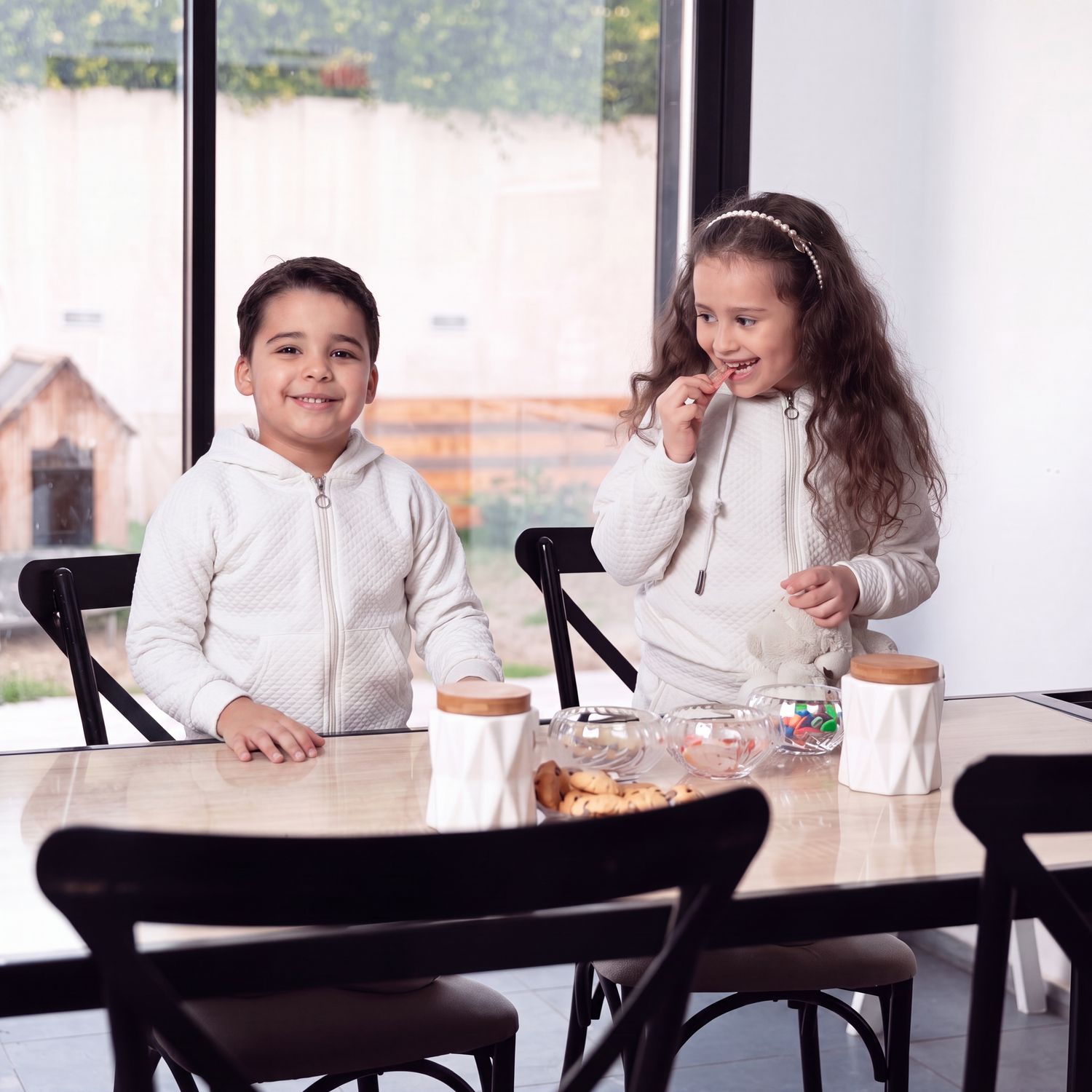 Jogging con Cappuccio unisex – Un Nido di Morbidezza Jogging con Cappuccio unisex – Un Nido di Morbidezza