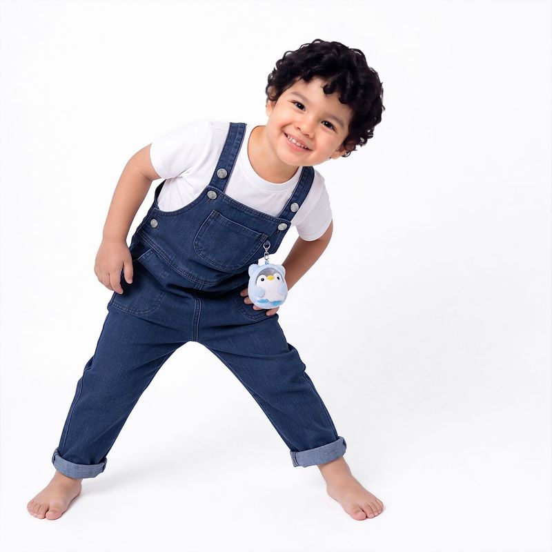 Salopette Bambino – L’Avventura di un Piccolo Sognatore
