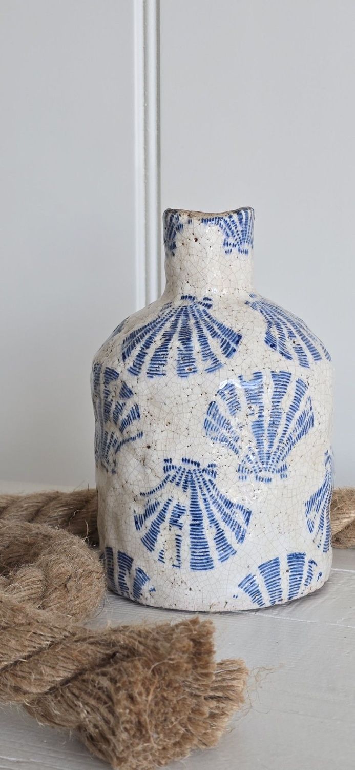Shell vase
