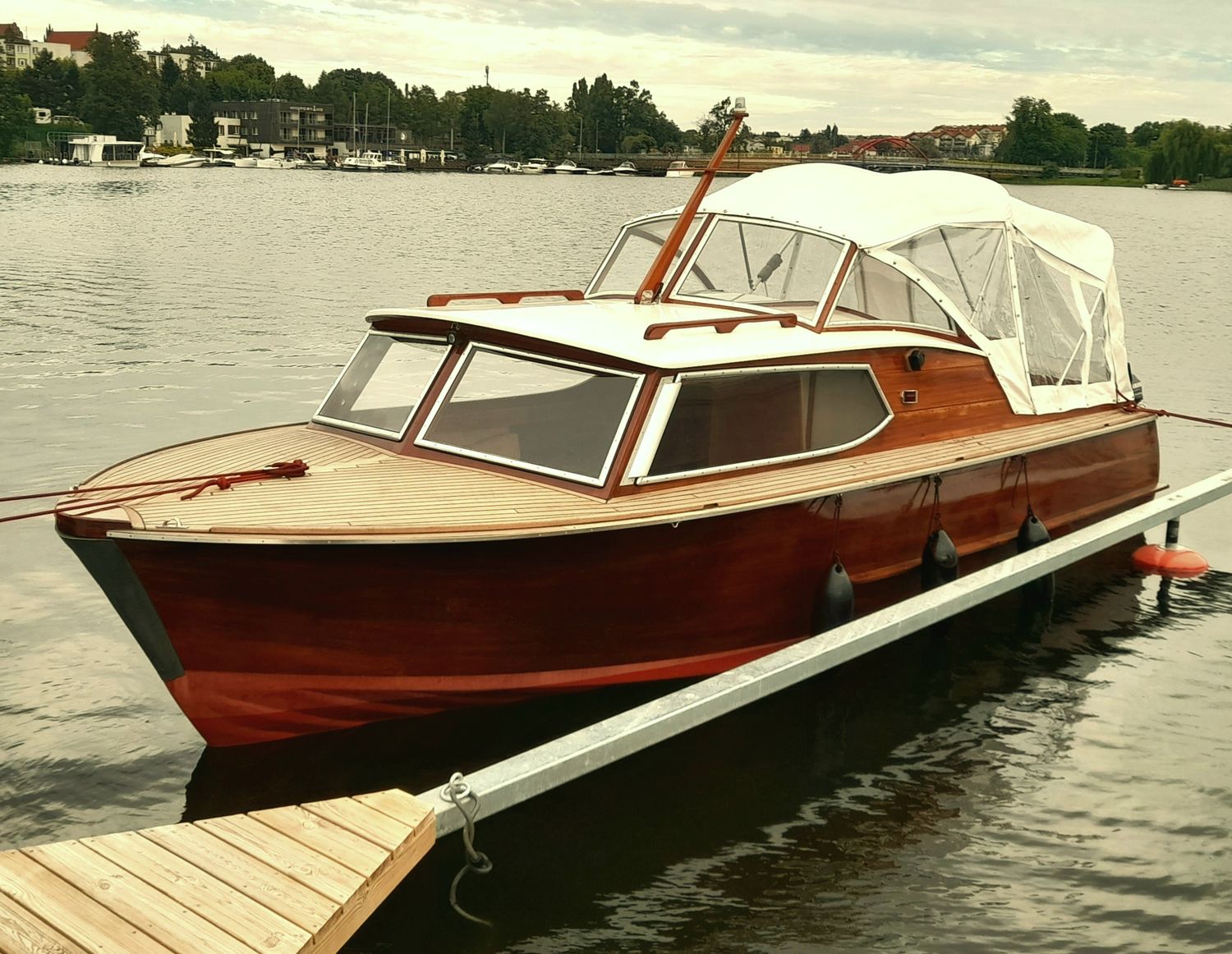 Jacht motorowy z 1965 r.