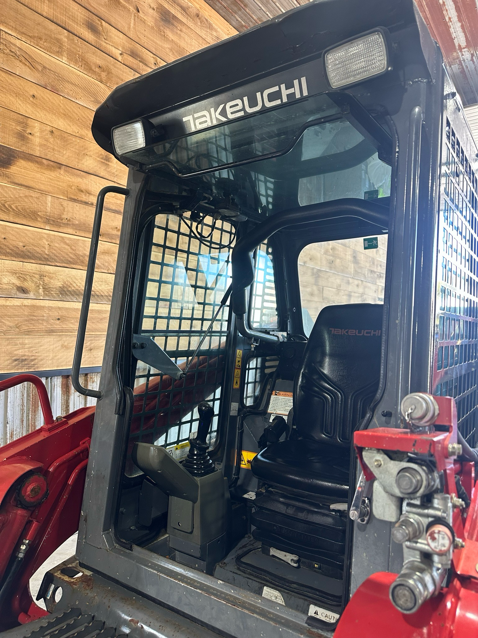 2017 Tl8 Enclosed Cab 1700hrs Joy Stick Controls