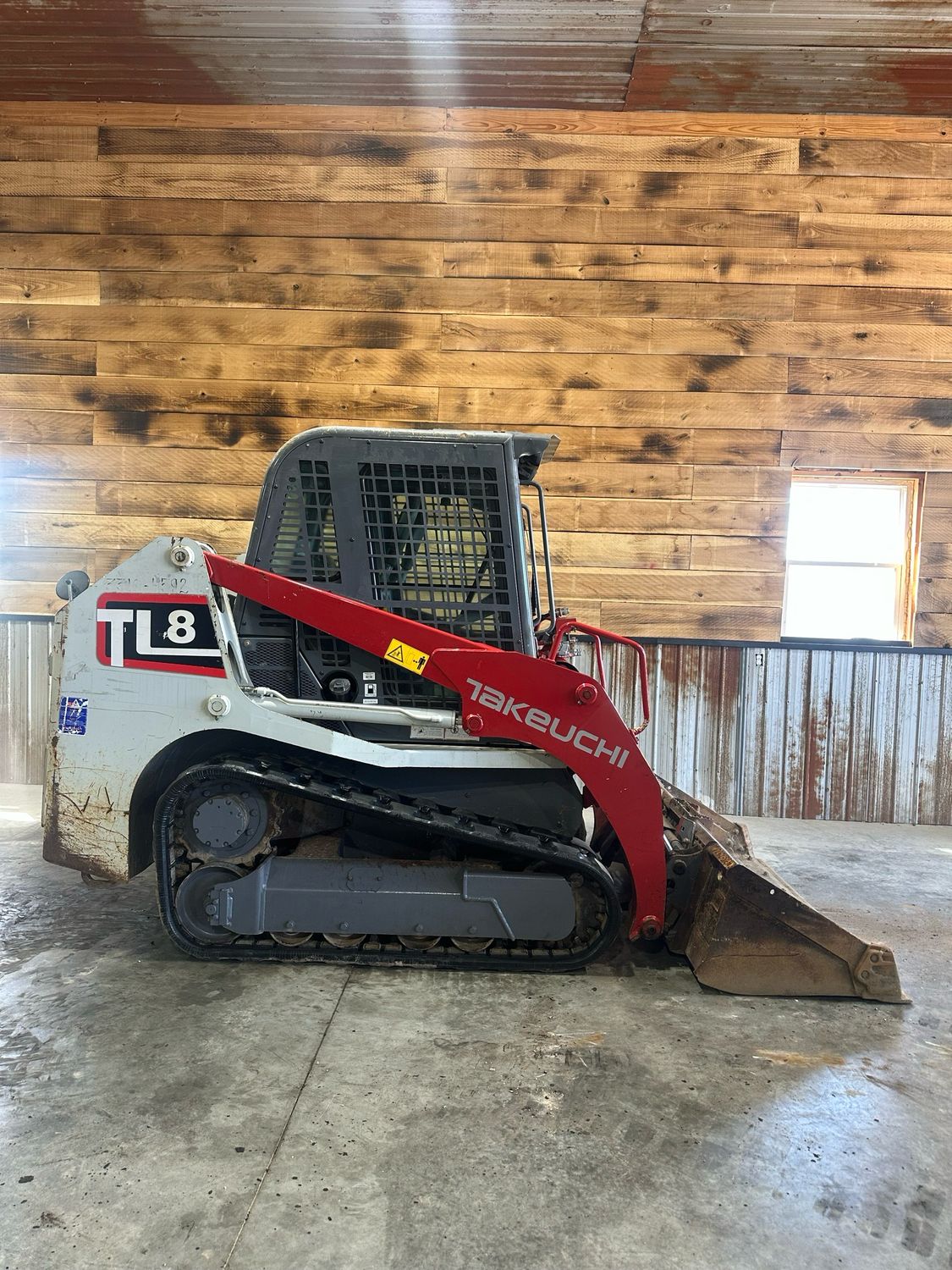 2017 Tl8 Enclosed Cab 1700hrs Joy Stick Controls