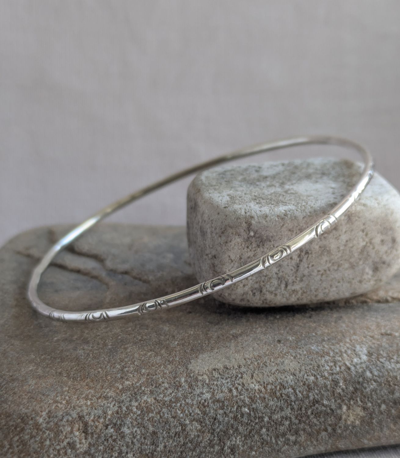 Oscillate Bangle