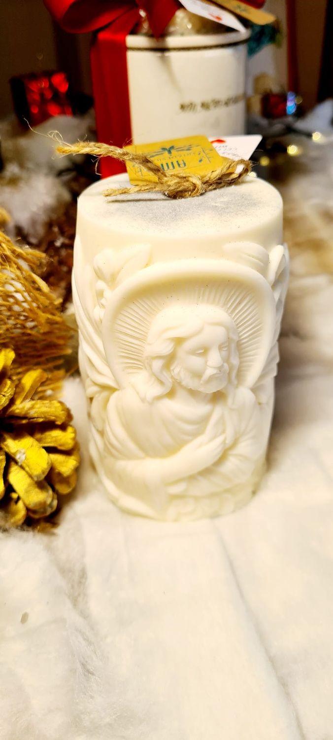 JESUS LOVES ME 🕯️🧔🏻‍♀️