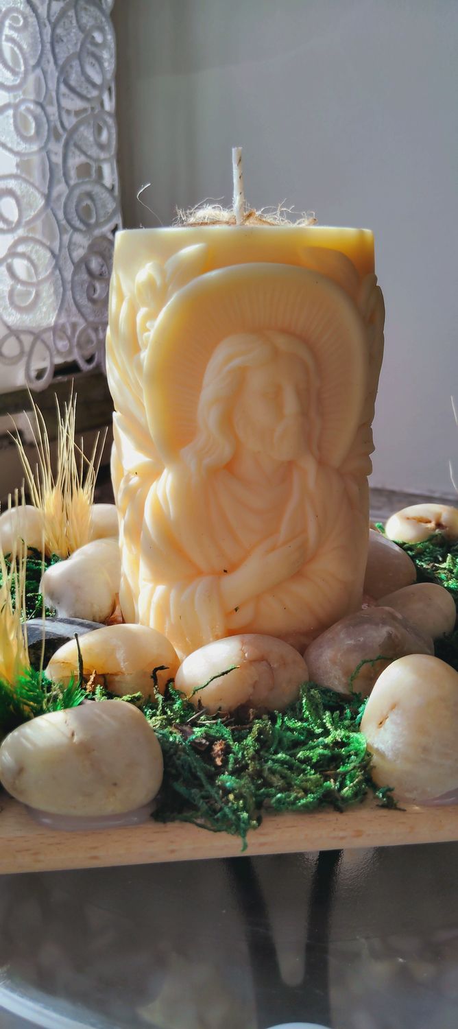 JESUS LOVES ME 🕯️🧔🏻‍♀️