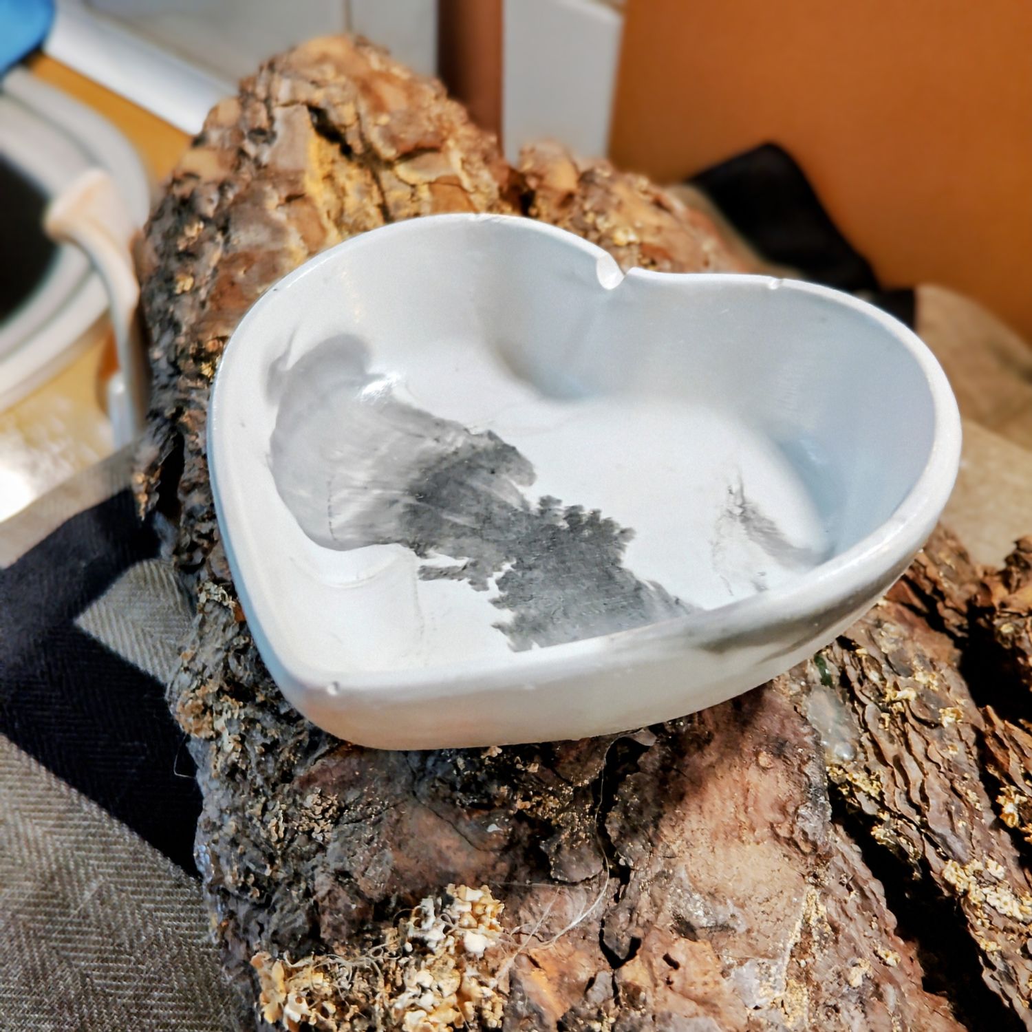 DECORATIVE CERAMIC HEART BOWL 🩶