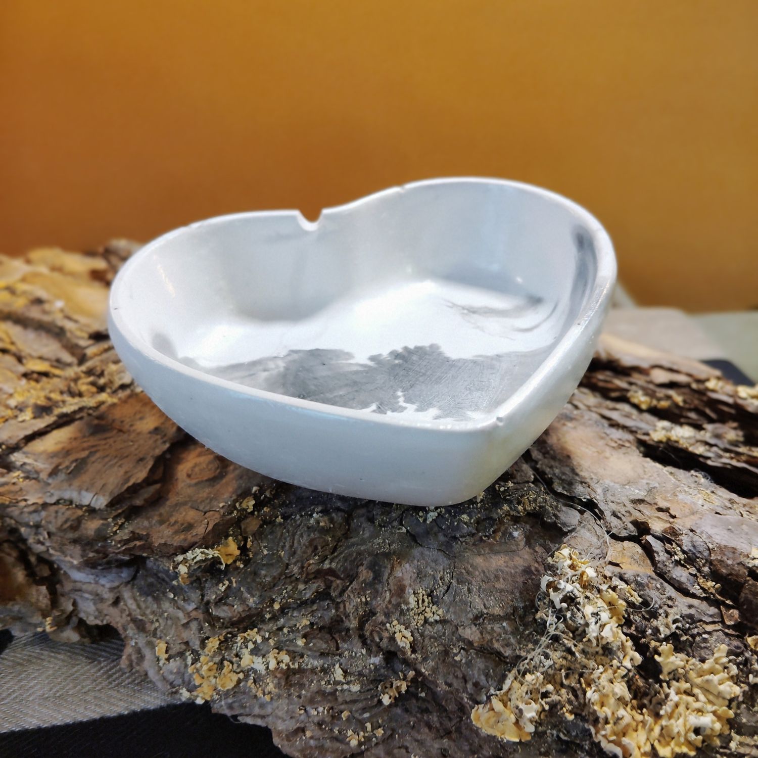 DECORATIVE CERAMIC HEART BOWL 🩶