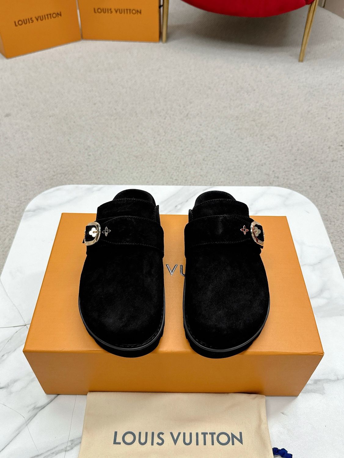 Louis Vuitton women slippers OAIA01