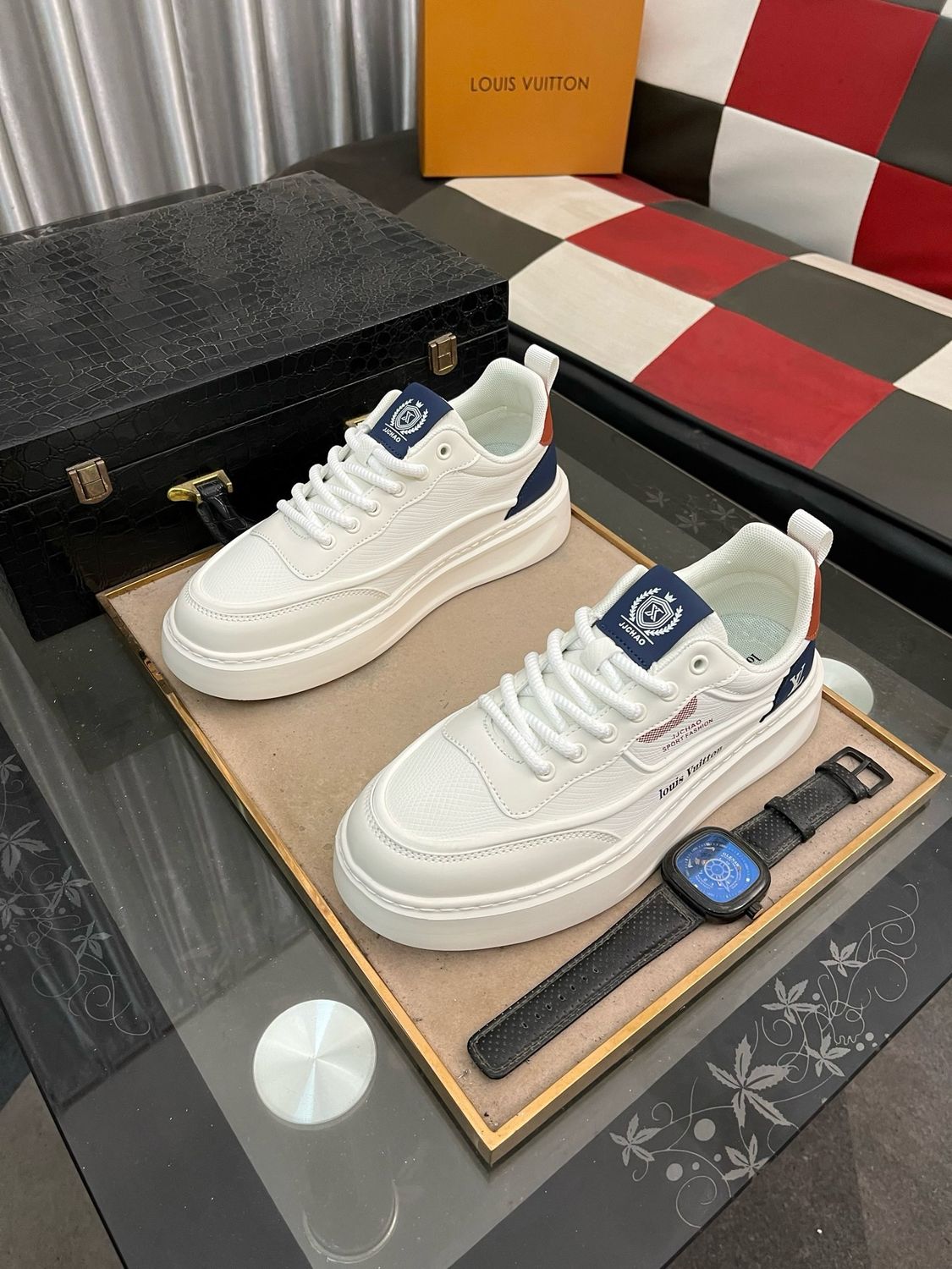 Louis Vuitton men shoes IAOA04