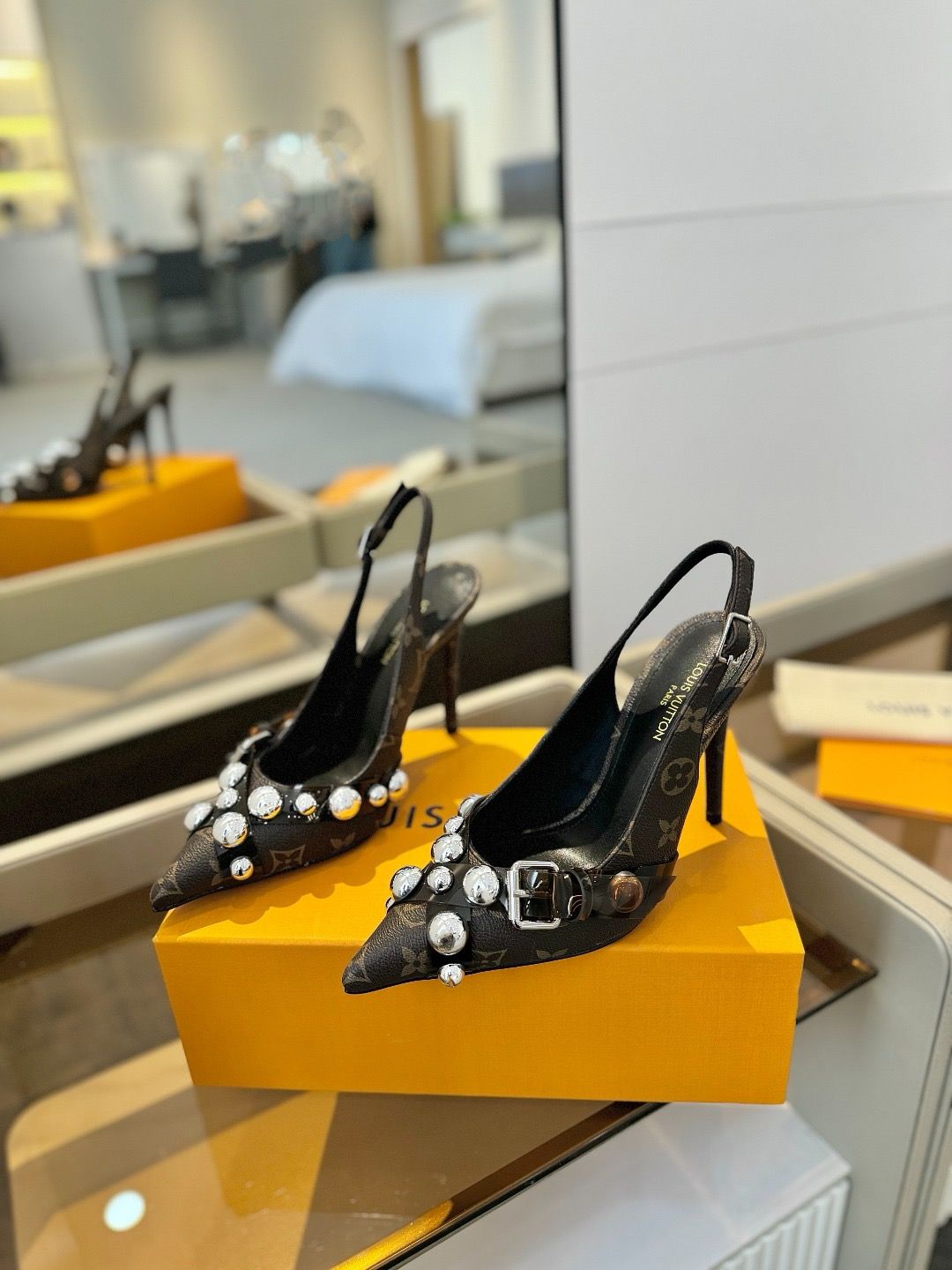 Louis Vuitton women sandals OAIA08