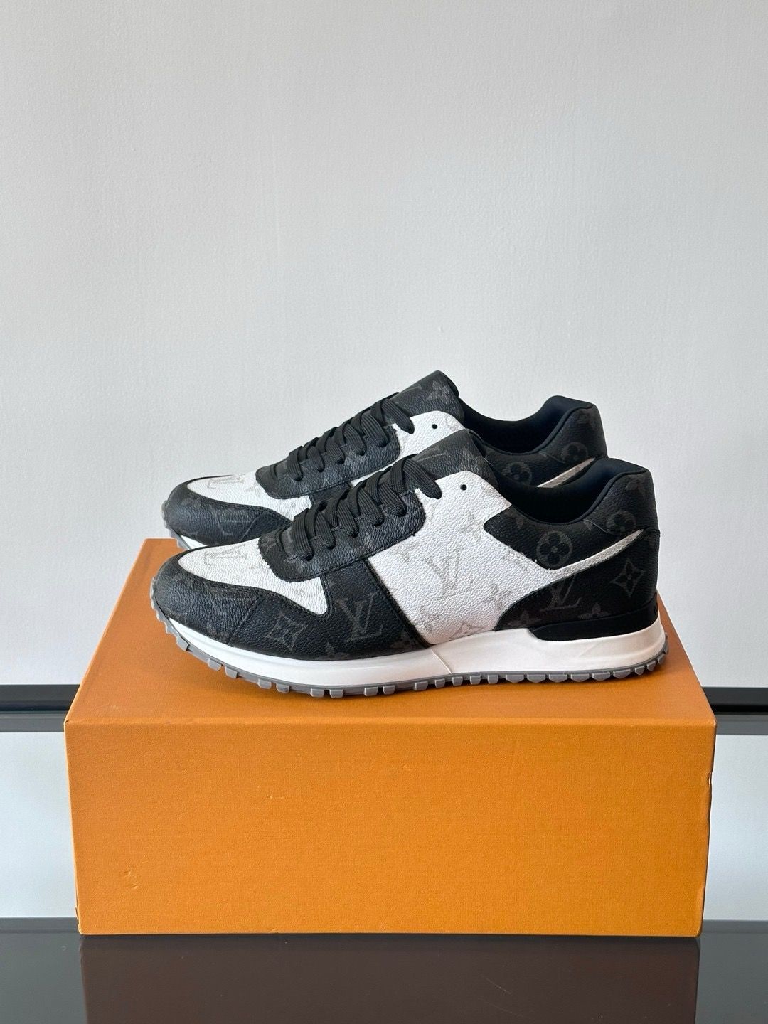 Louis Vuitton men shoes IAOA18