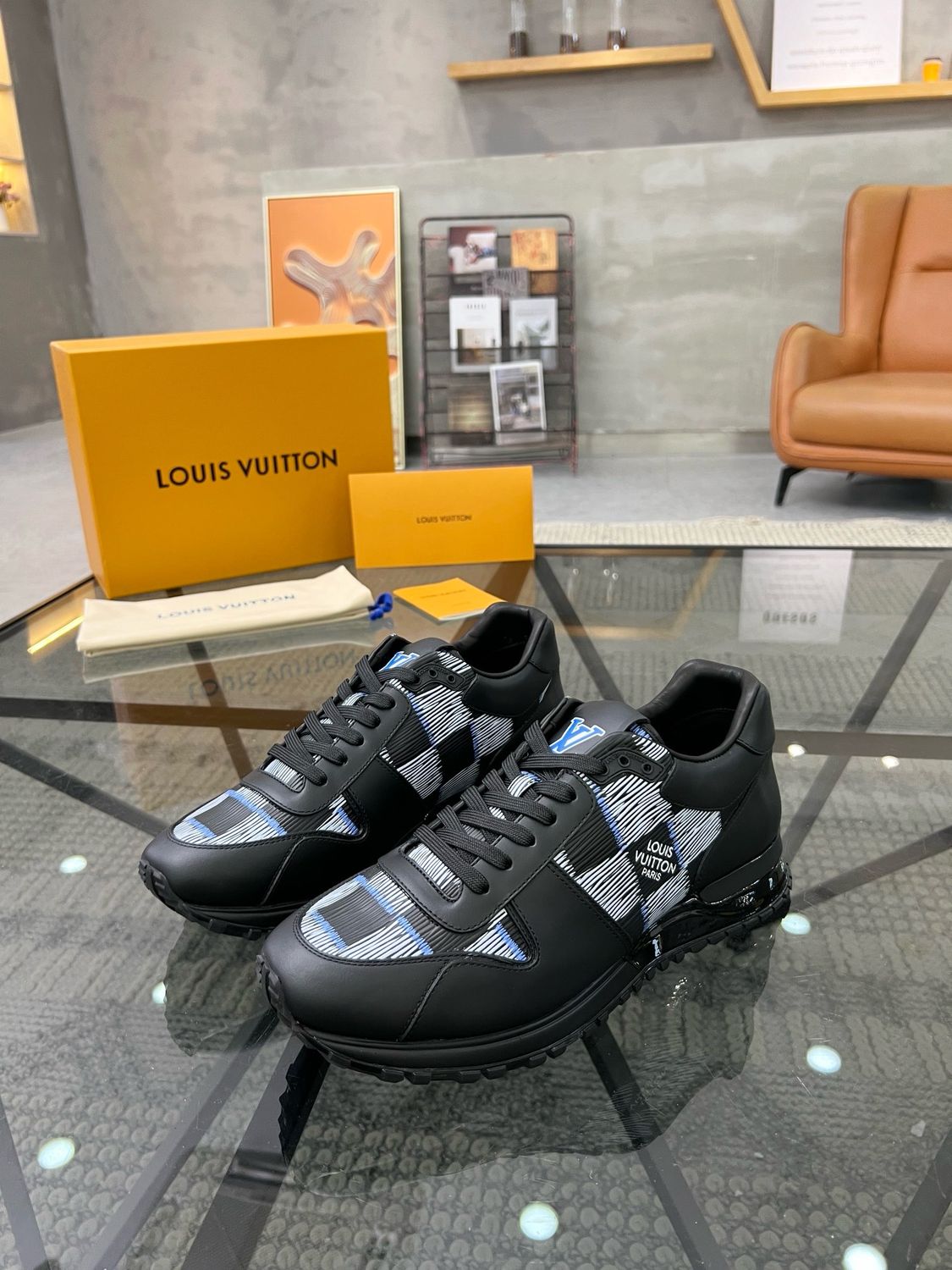 Louis Vuitton men shoes IAOB04