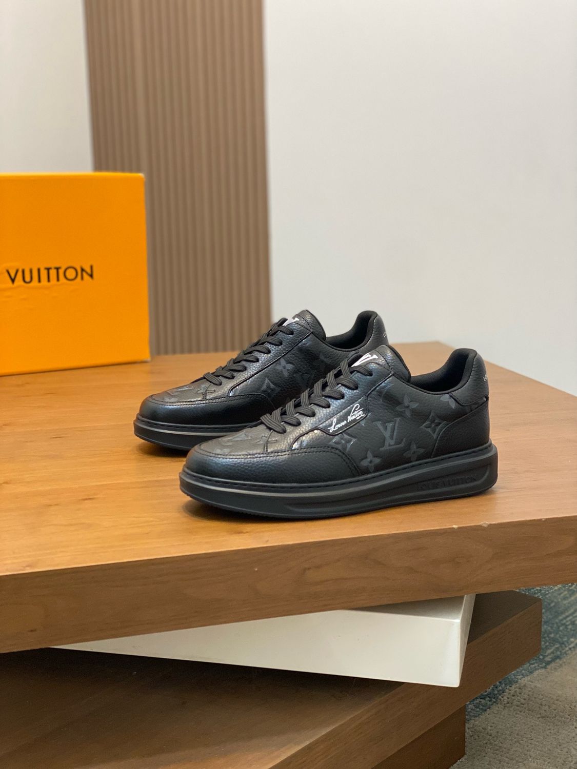 Louis Vuitton men shoes IAOB07