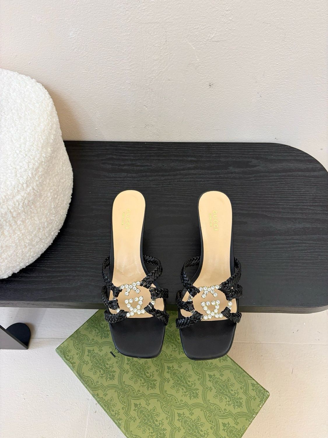 Gucci women sandals CAUB02