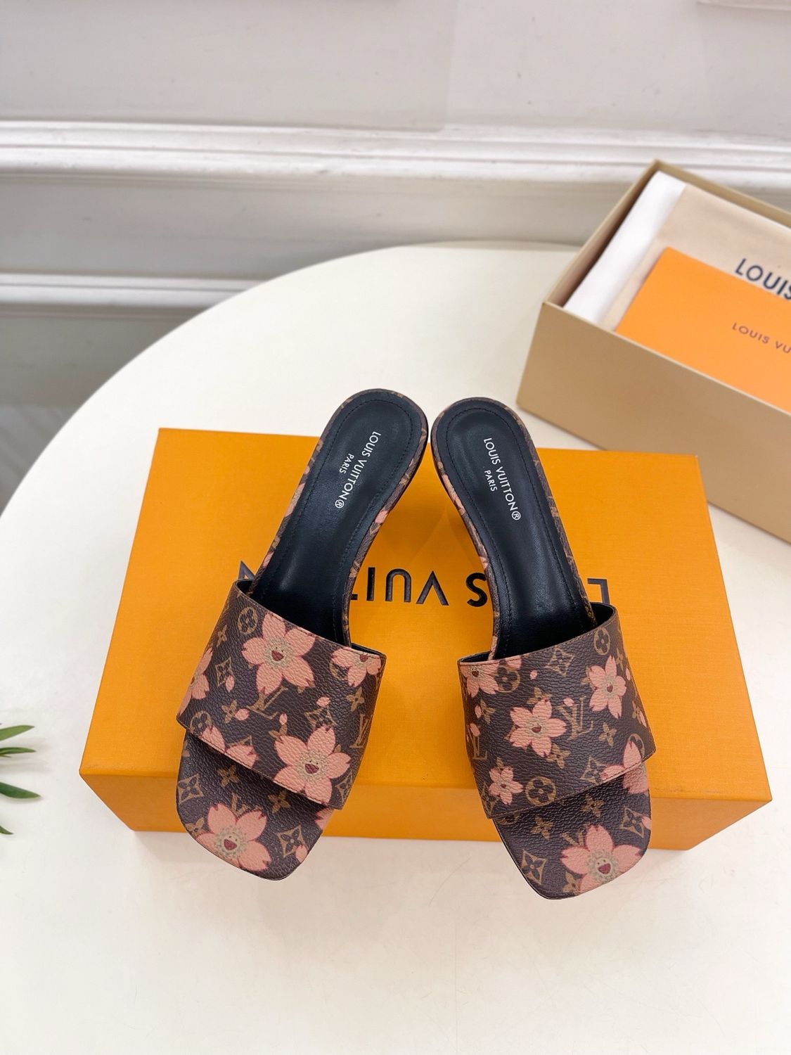 Louis Vuitton women sandals OAIC02