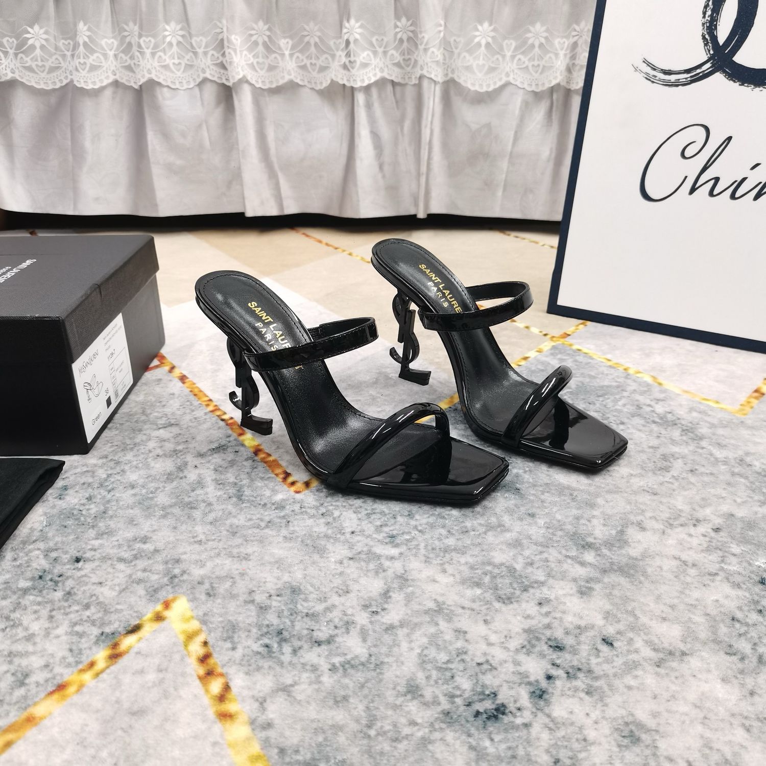 Yves Saint Laurent women sandals NAID02
