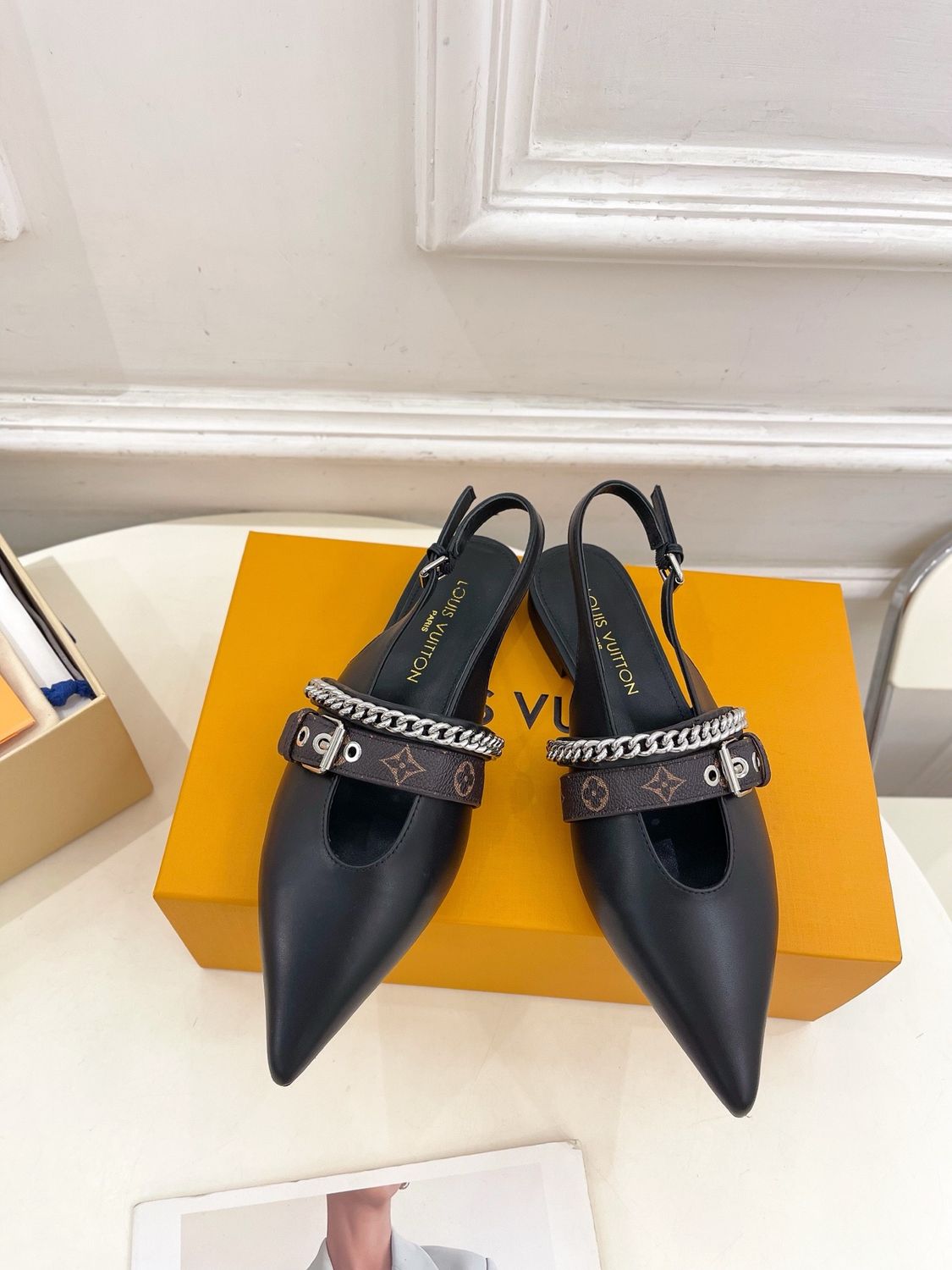 Louis Vuitton women sandals OAID04