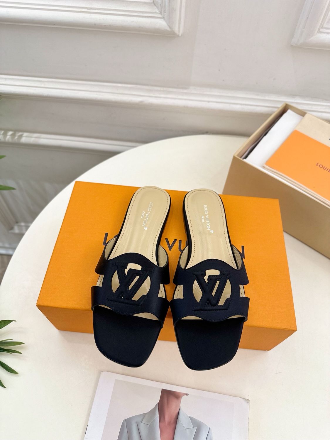 Louis Vuitton women slippers OAID05