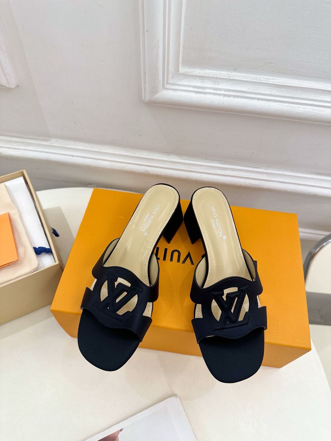 Louis Vuitton women slippers OAID06