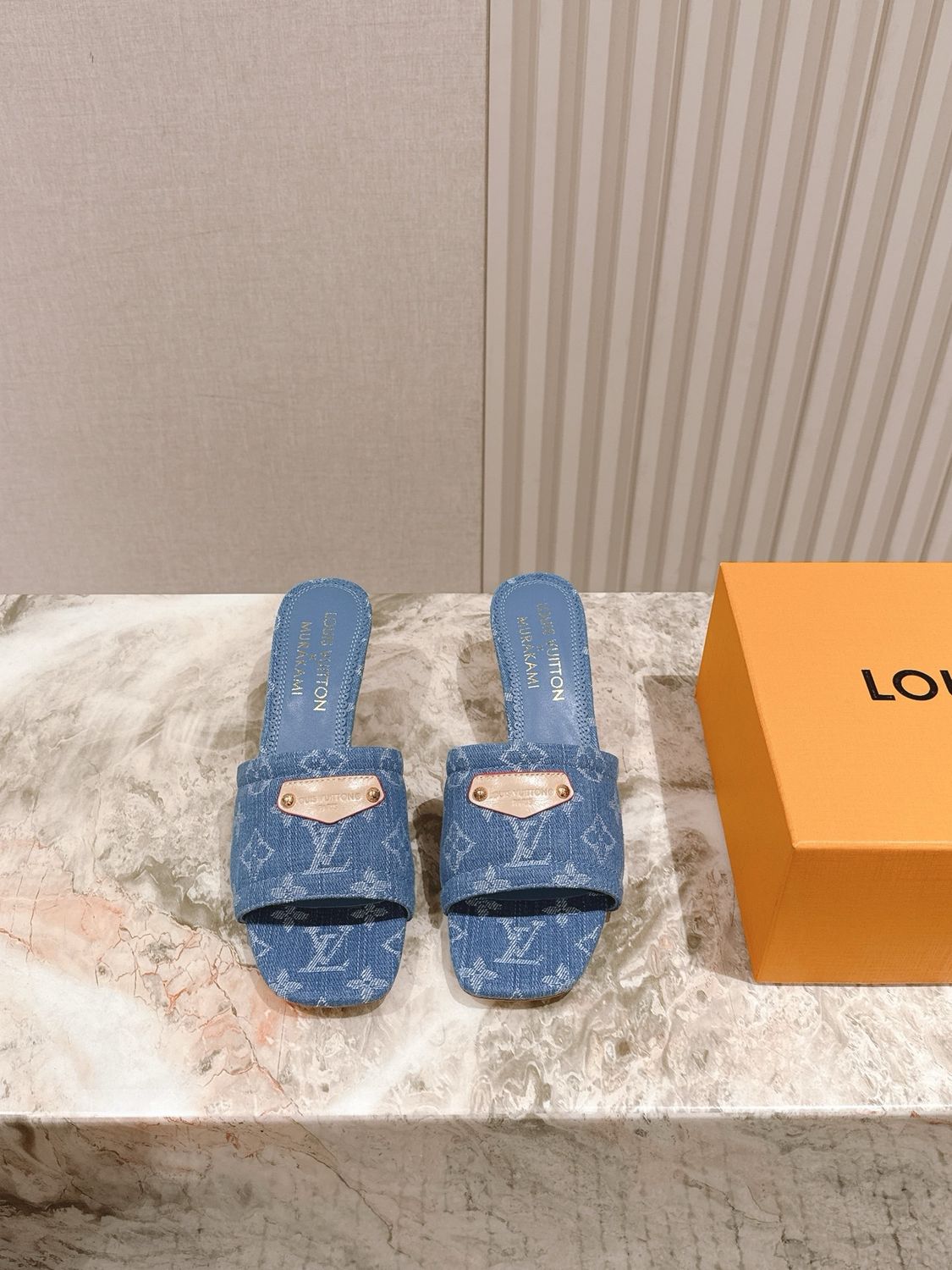 Louis Vuitton women slippers OAID09