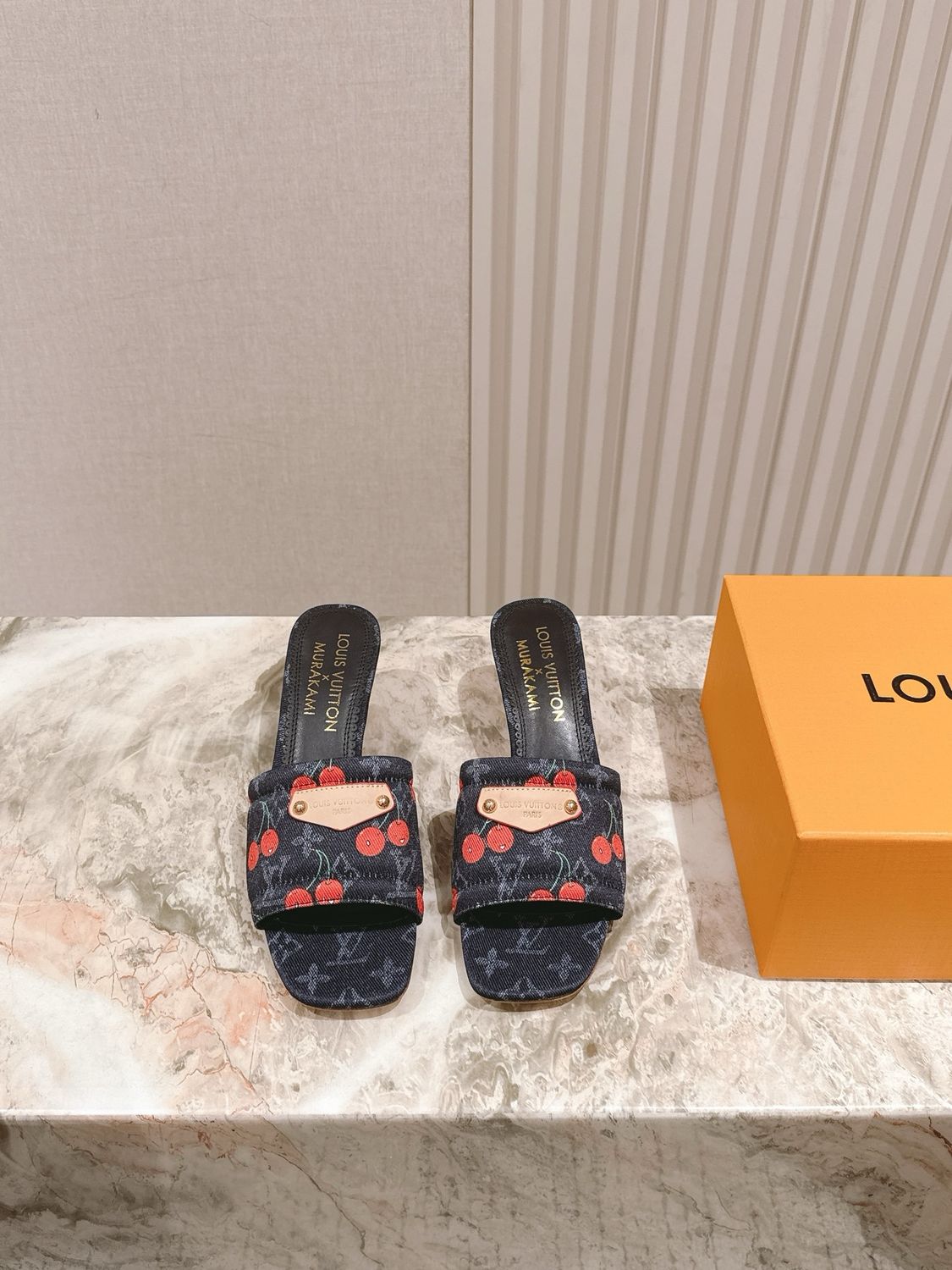 Louis Vuitton women slippers OAID11