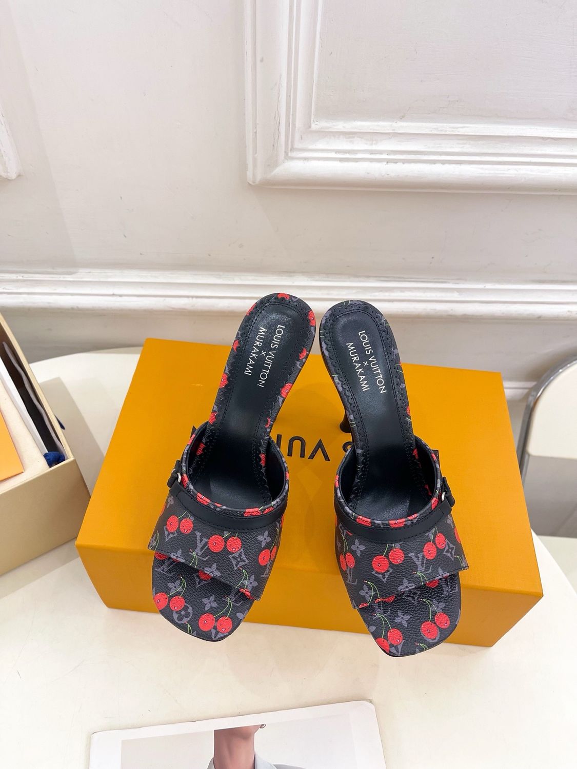 Louis Vuitton women sandals OAIE03